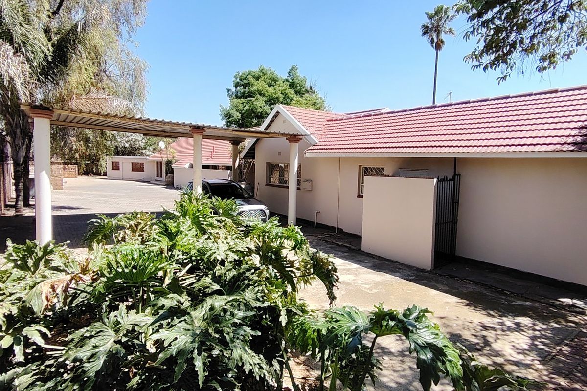 Versatile 5-Bedroom Family Home with Dual Living in Eldoraigne, Centurion - Photo 4