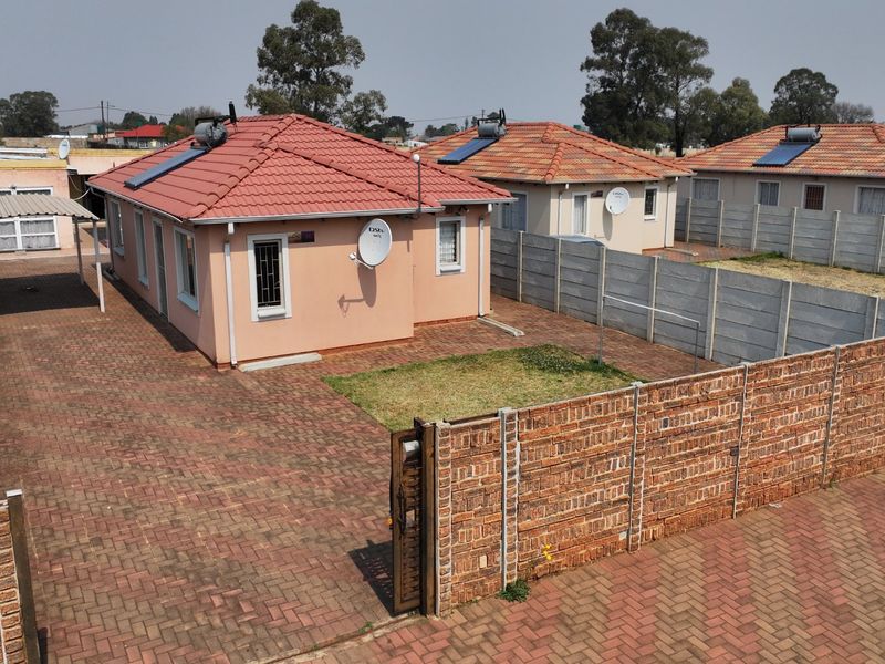 Spacious 3Bedroom House for Sale in Sky City - Photo 2