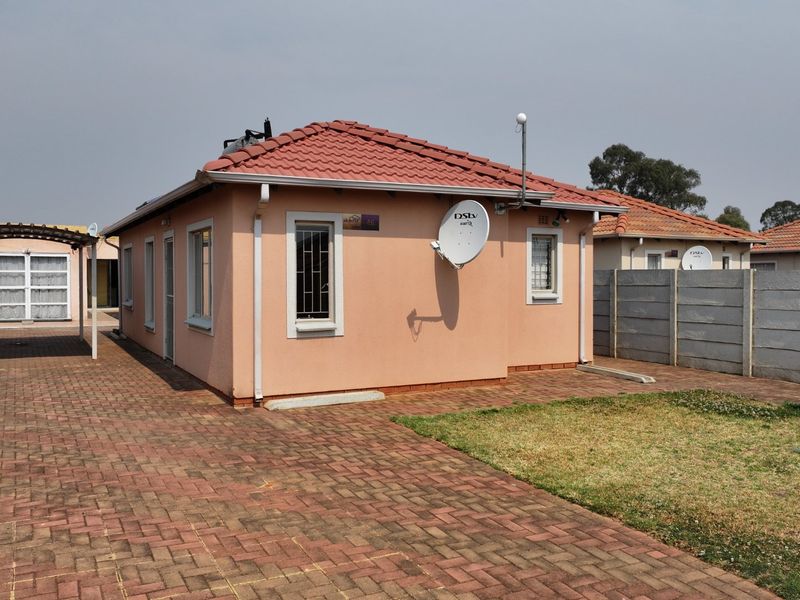 Spacious 3Bedroom House for Sale in Sky City - Photo 6