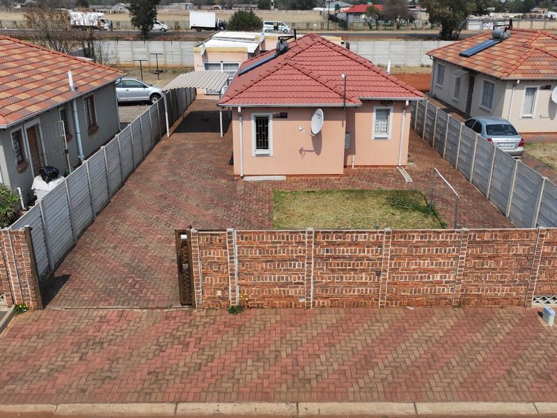 Spacious 3Bedroom House for Sale in Sky City - Photo 3