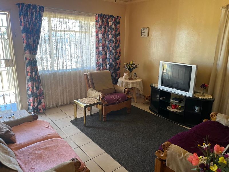 Two bedroom house for sale in Randlespark - Photo 3