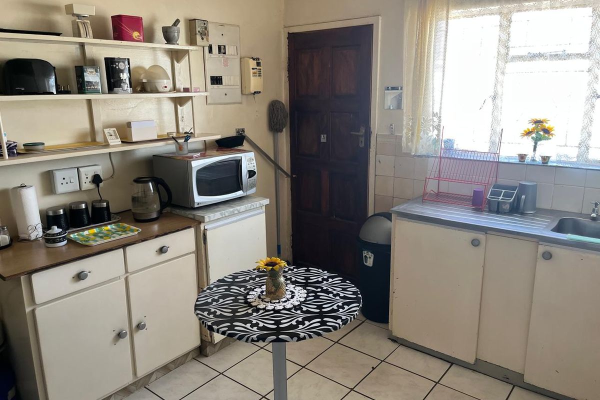 Two bedroom house for sale in Randlespark - Photo 5