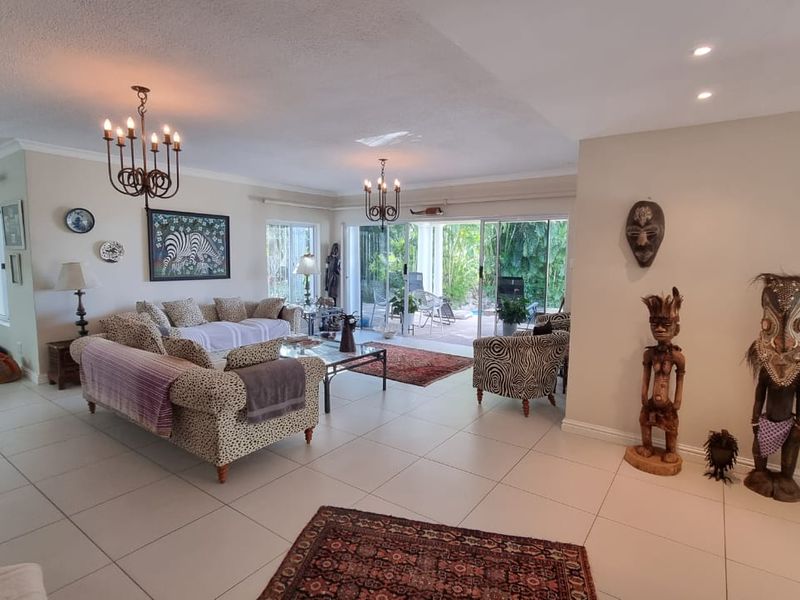 For sale in Umhlanga, four bedroomed dream home with beautiful sea views. - Photo 6