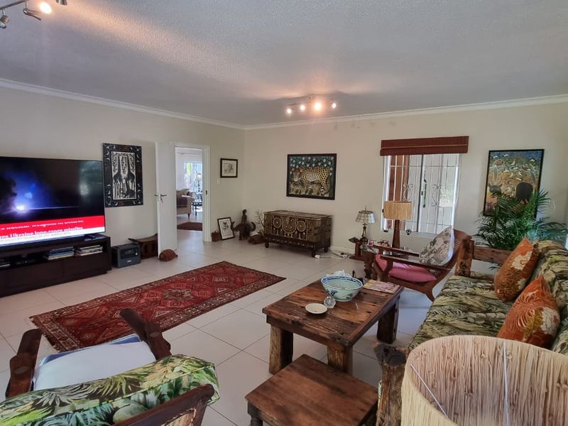 For sale in Umhlanga, four bedroomed dream home with beautiful sea views. - Photo 7