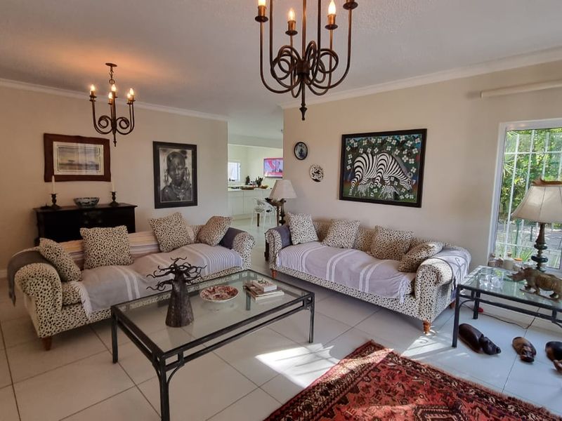 For sale in Umhlanga, four bedroomed dream home with beautiful sea views. - Photo 5