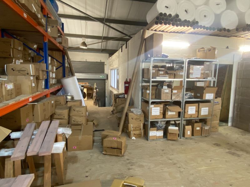 194m2 Industrial Space to Let  - Photo 4