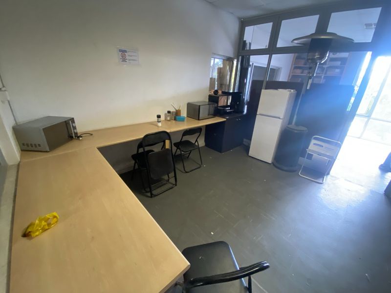 194m2 Industrial Space to Let  - Photo 5