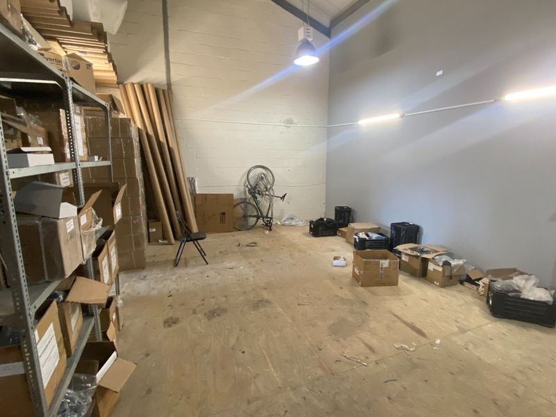 194m2 Industrial Space to Let  - Photo 9