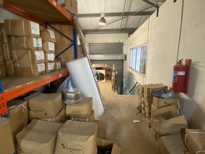 194m2 Industrial Space to Let  - Photo 8