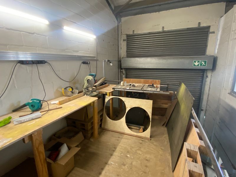 194m2 Industrial Space to Let  - Photo 2