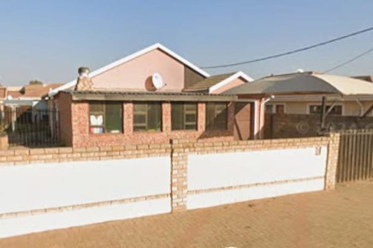 Neat, 3 bedroom house to Rent in Grassland , Bloemfontein  - Photo 2