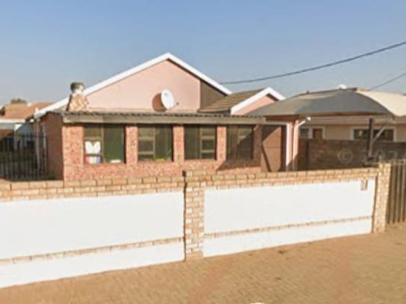 Neat, 3 bedroom house to Rent in Grassland , Bloemfontein  - Photo 2