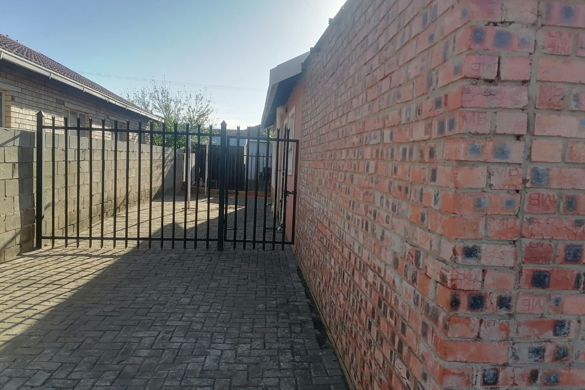 Neat, 3 bedroom house to Rent in Grassland , Bloemfontein  - Photo 3