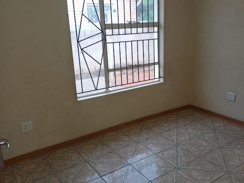 Neat, 3 bedroom house to Rent in Grassland , Bloemfontein  - Photo 9