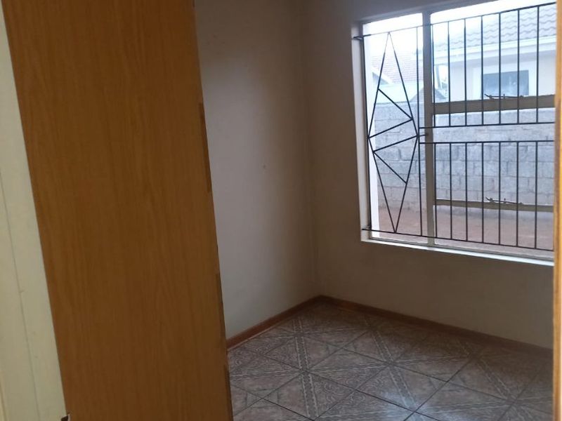 Neat, 3 bedroom house to Rent in Grassland , Bloemfontein  - Photo 8