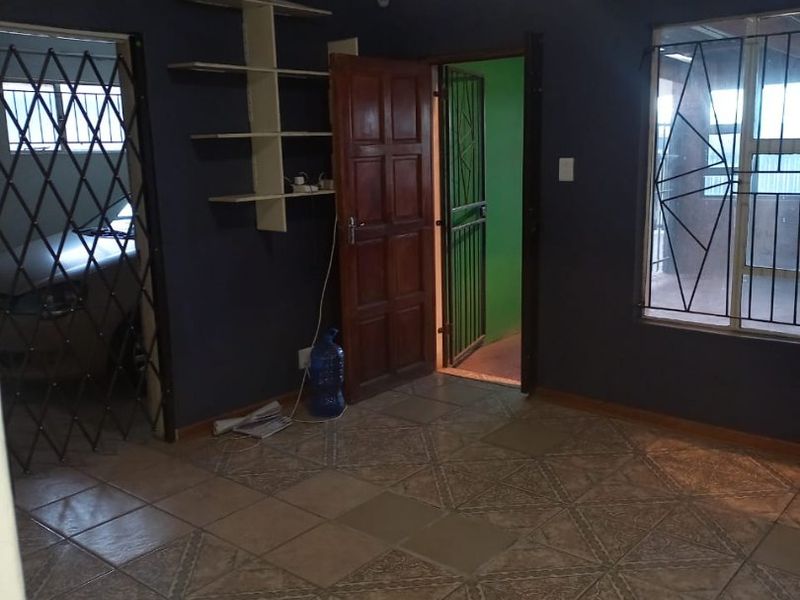 Neat, 3 bedroom house to Rent in Grassland , Bloemfontein  - Photo 5