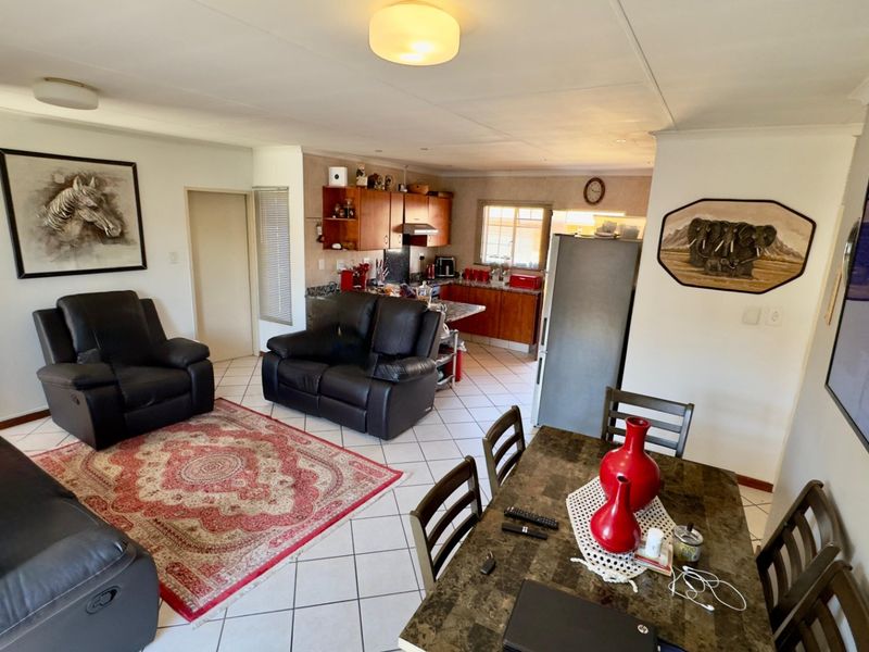 2 Bedroom 2 Bathroom Townhouse in Amberfield Glen. - Photo 3