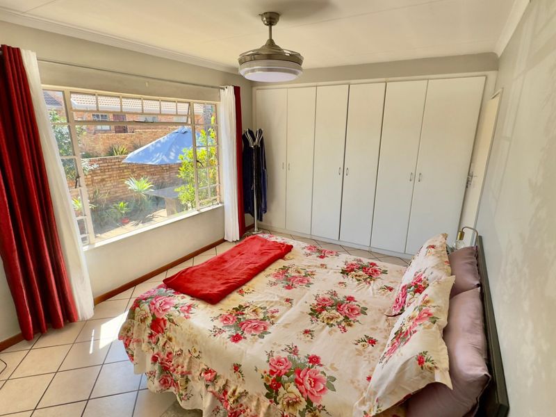 2 Bedroom 2 Bathroom Townhouse in Amberfield Glen. - Photo 9