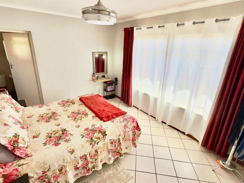 2 Bedroom 2 Bathroom Townhouse in Amberfield Glen. - Photo 8