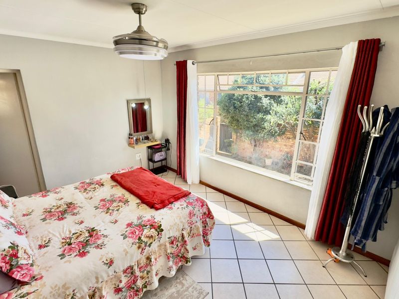 2 Bedroom 2 Bathroom Townhouse in Amberfield Glen. - Photo 7