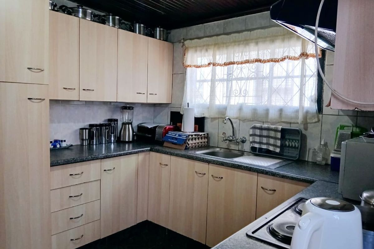 Spacious 5-Bedroom Home with Income-Generating Flatlet – NU 15 - Photo 2