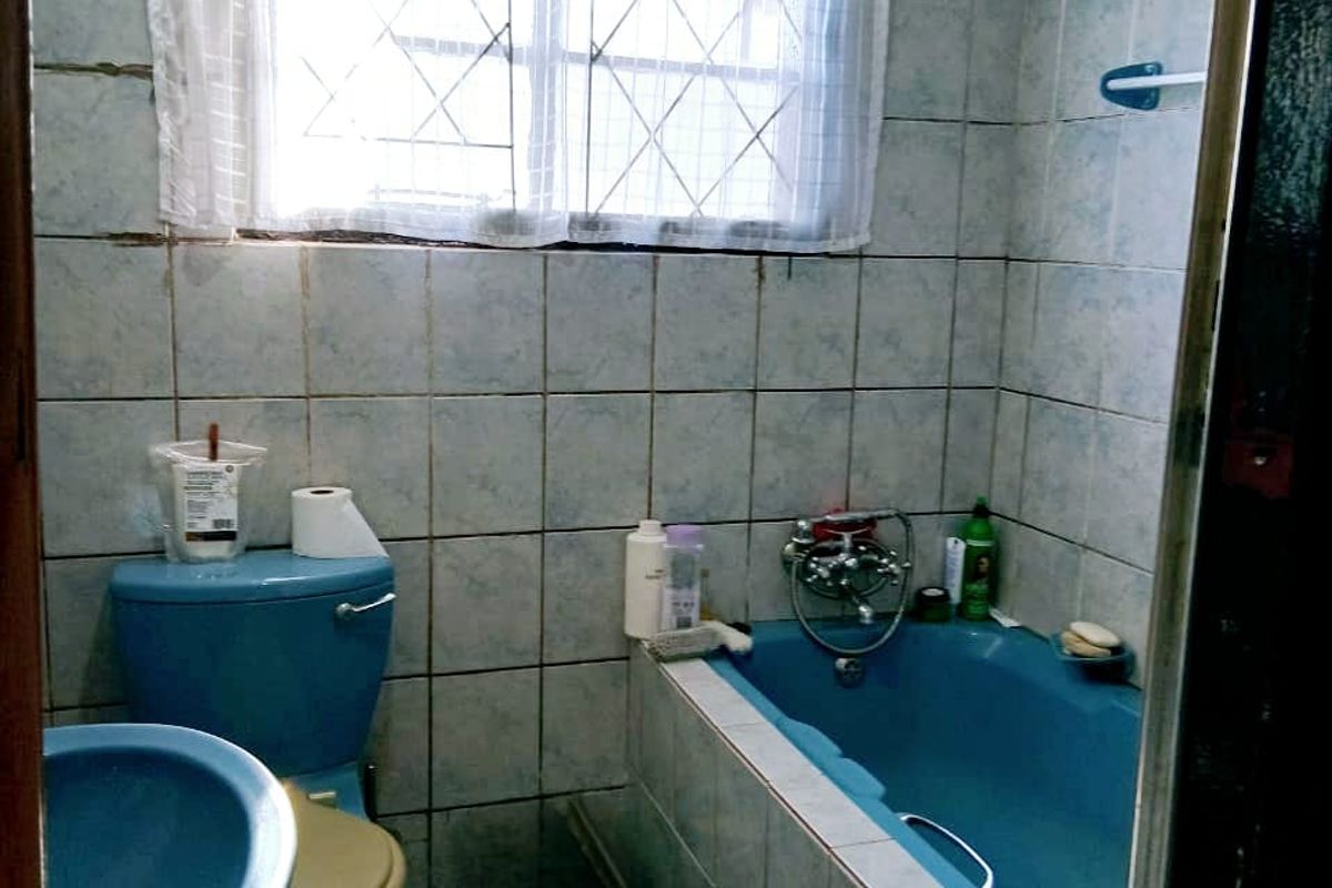 Spacious 5-Bedroom Home with Income-Generating Flatlet – NU 15 - Photo 5