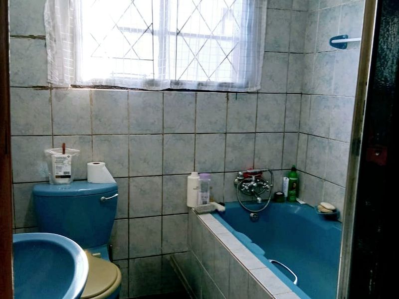 Spacious 5-Bedroom Home with Income-Generating Flatlet – NU 15 - Photo 5