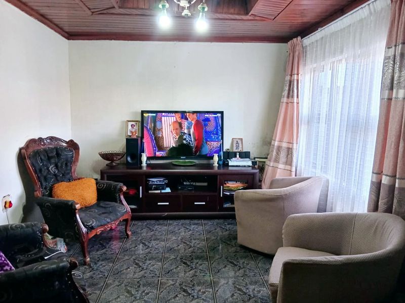 Spacious 5-Bedroom Home with Income-Generating Flatlet – NU 15 - Photo 7