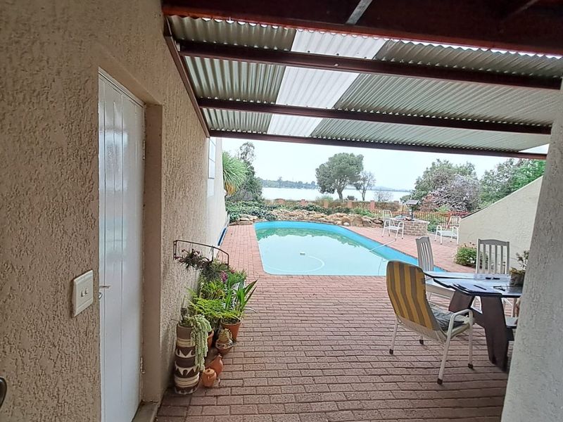 Ready-to-Move-In Home with Flatlet & Pool – Deneysville  - Photo 2