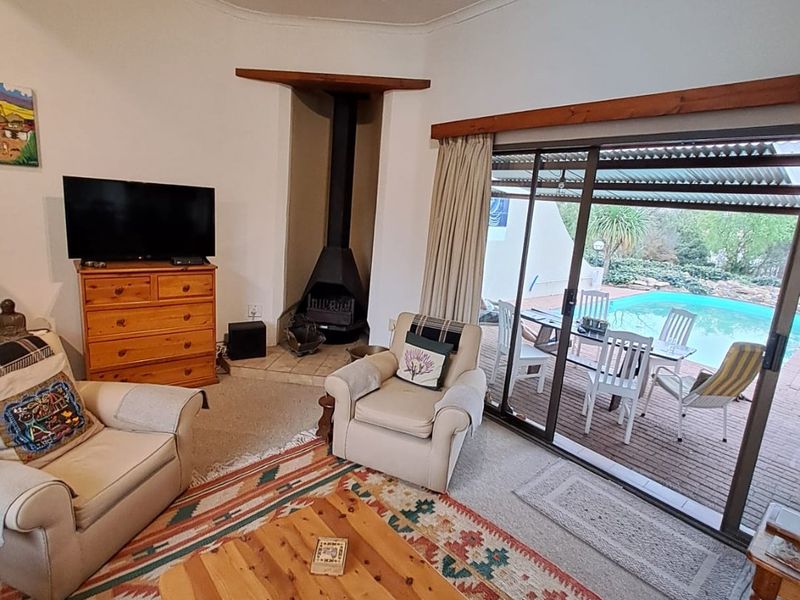 Ready-to-Move-In Home with Flatlet & Pool – Deneysville  - Photo 7