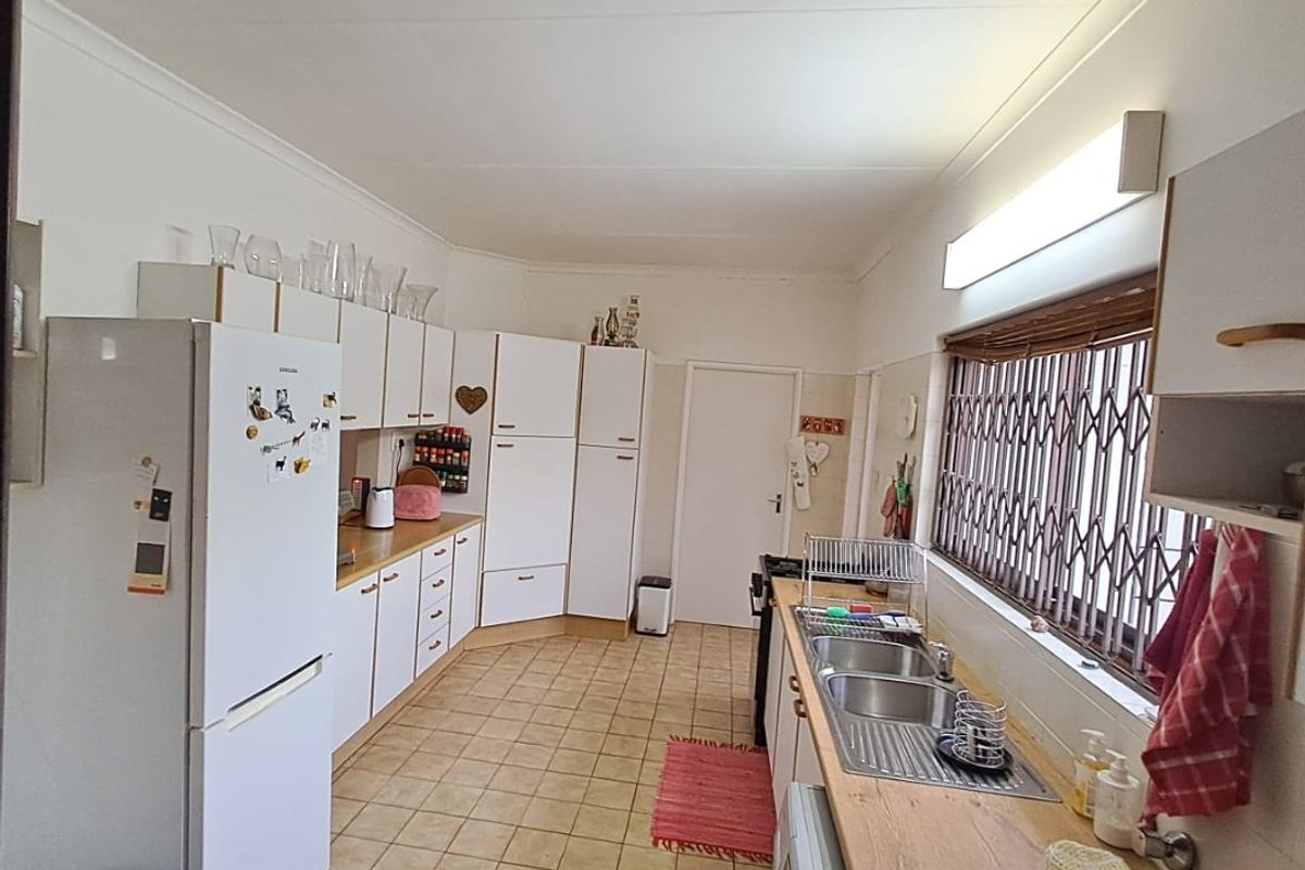 Ready-to-Move-In Home with Flatlet & Pool – Deneysville  - Photo 5