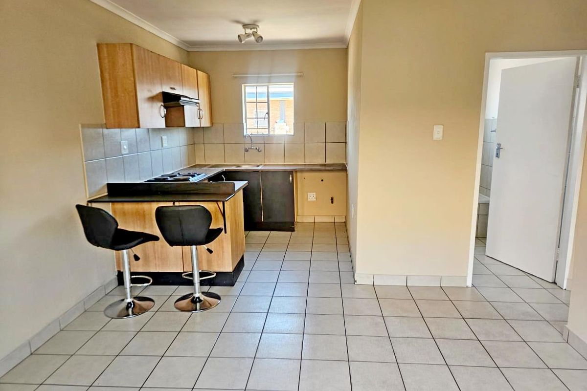 Freshly Painted & Modern – Secure 2-Bedroom Apartment - Photo 4