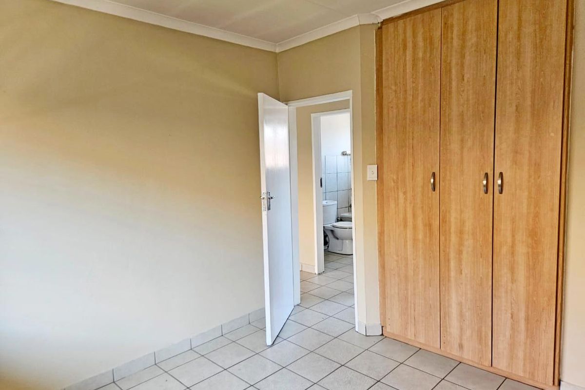 Freshly Painted & Modern – Secure 2-Bedroom Apartment - Photo 5