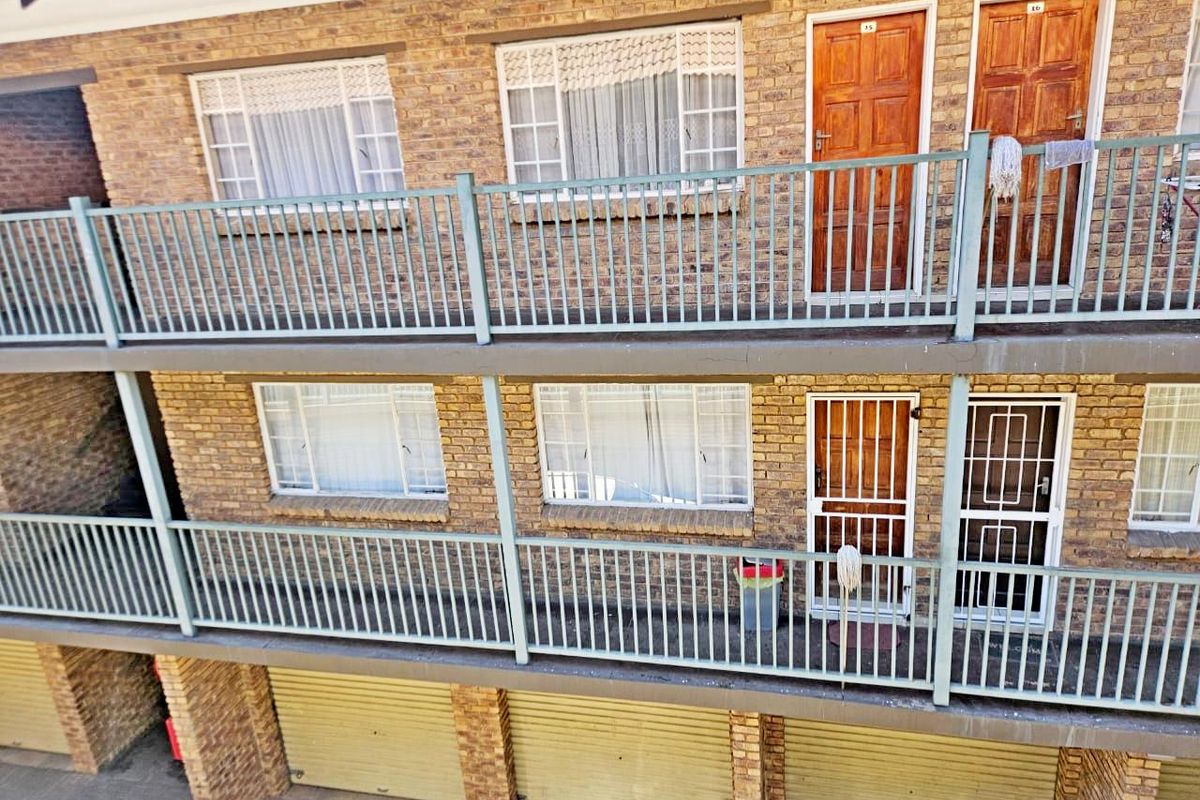 Freshly Painted & Modern – Secure 2-Bedroom Apartment - Photo 2