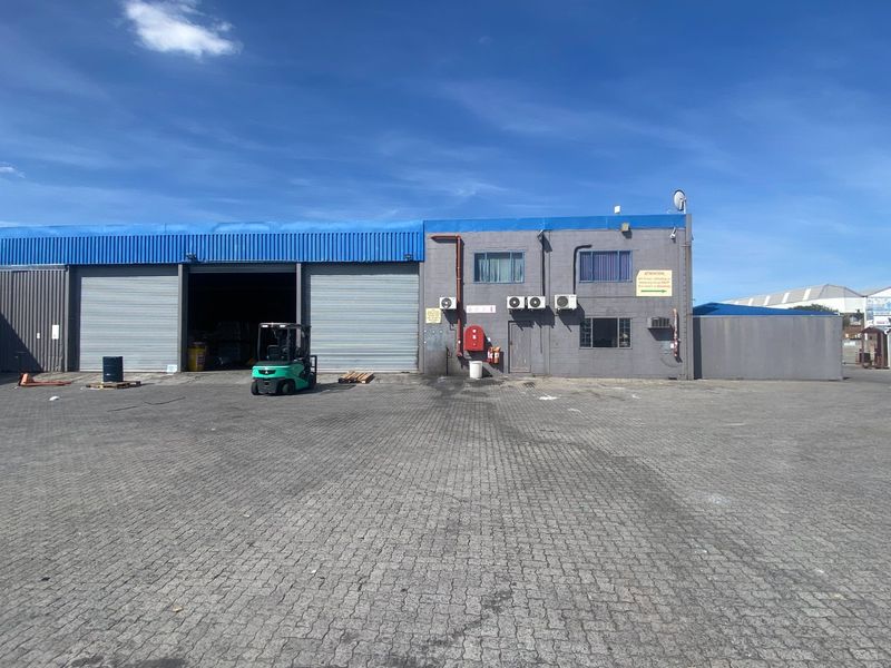 2369m2 Industrial For Sale  - Photo 4