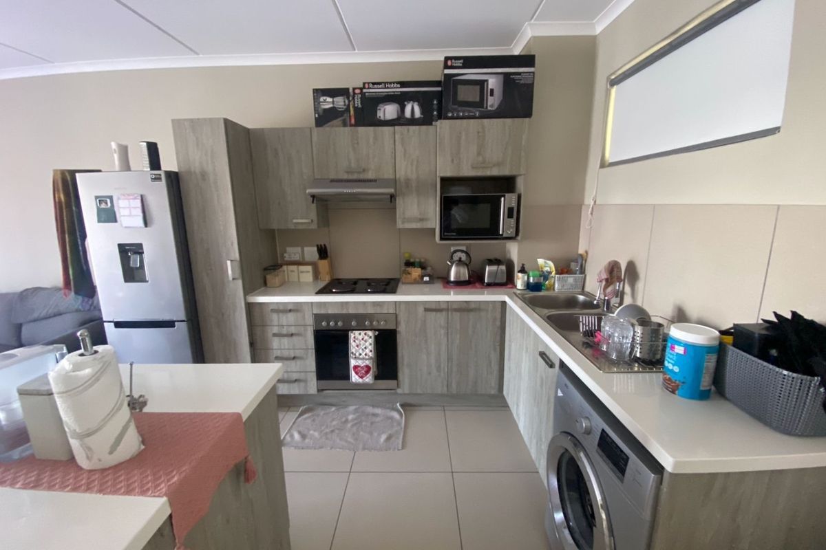 For Sale | Stylish 1-Bedroom Apartment – Midview Gardens, Midrand - Photo 3