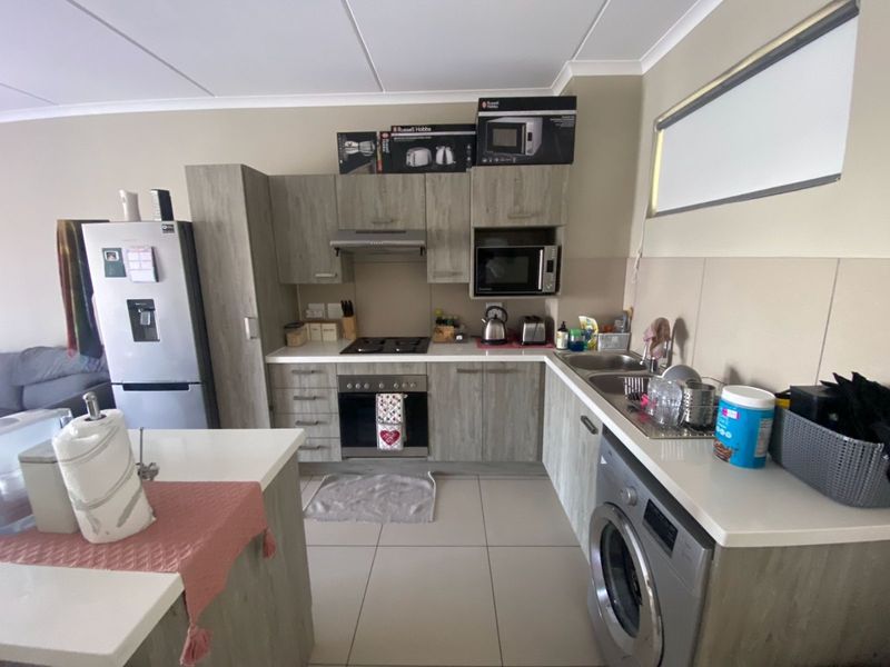 For Sale | Stylish 1-Bedroom Apartment – Midview Gardens, Midrand - Photo 3