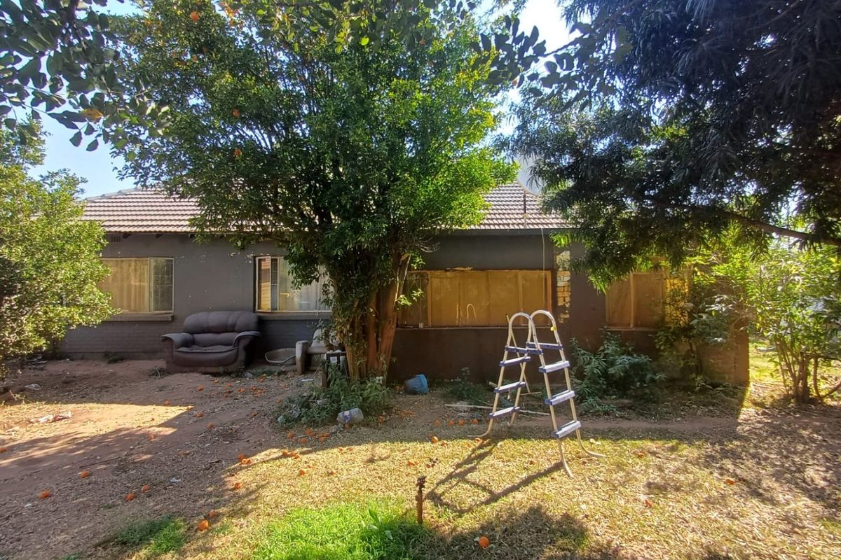 Charming Family Home for Sale in Stilfontein Ext 2 - Photo 3