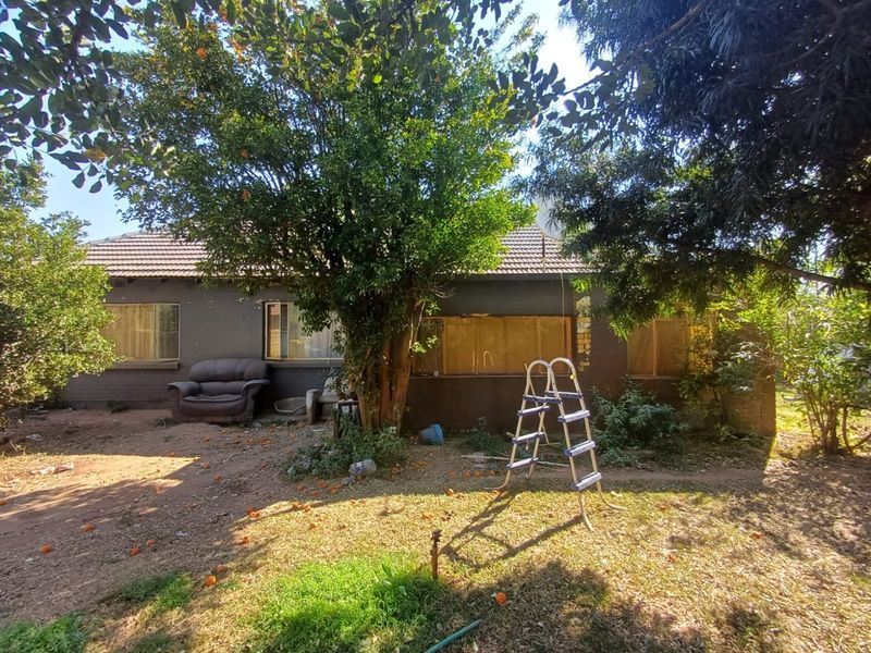 Charming Family Home for Sale in Stilfontein Ext 2 - Photo 3