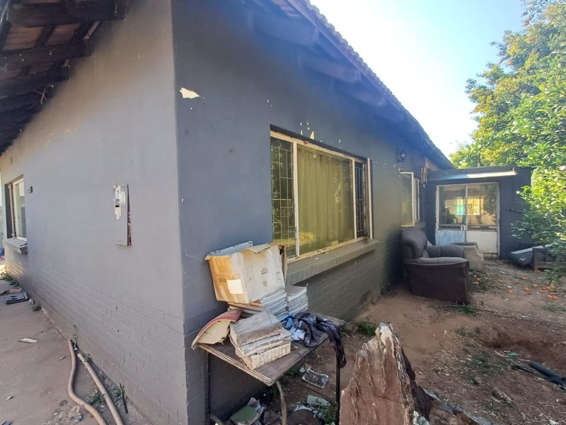 Charming Family Home for Sale in Stilfontein Ext 2 - Photo 4