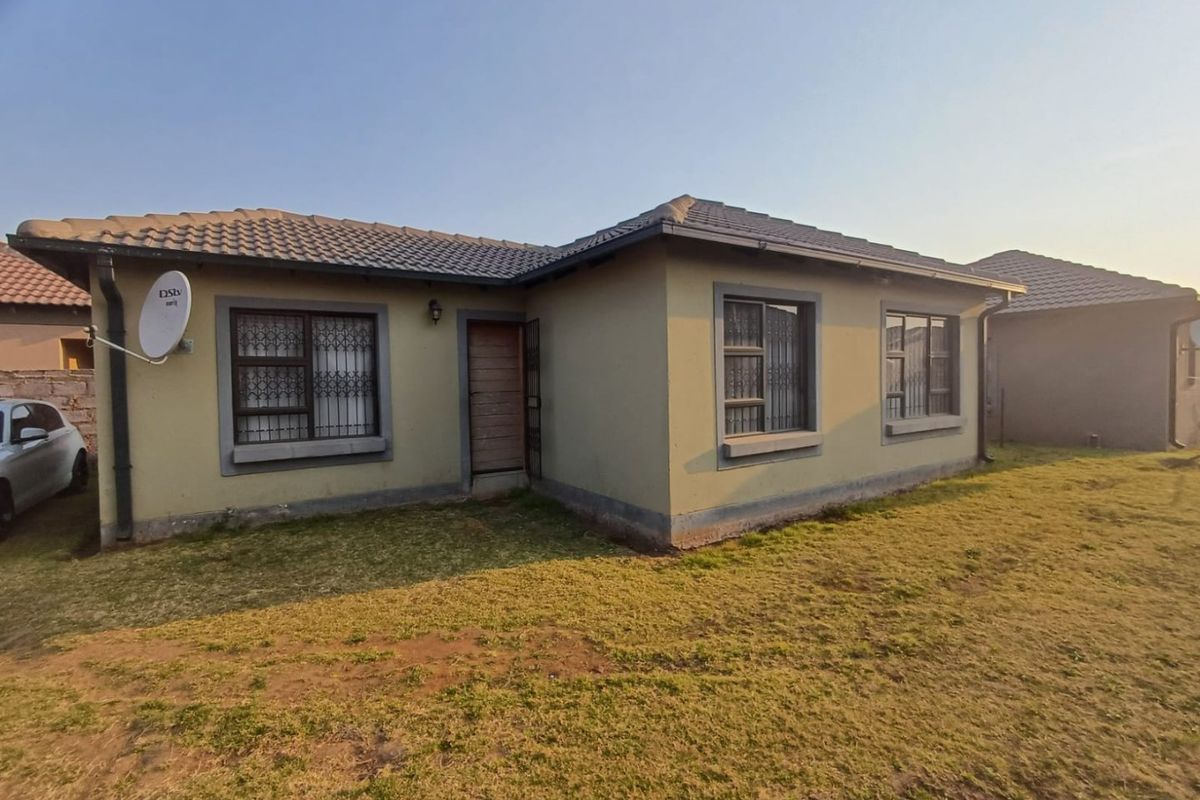 Modern 3-Bedroom Home in Ellaton, Klerksdorp – Cozy, Contemporary, and Move-In Ready - Photo 2