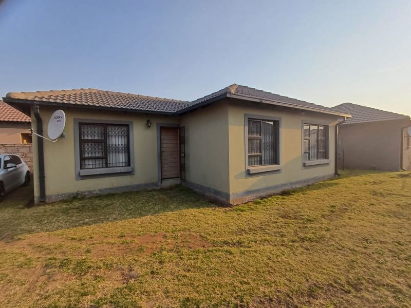 Modern 3-Bedroom Home in Ellaton, Klerksdorp – Cozy, Contemporary, and Move-In Ready - Photo 2