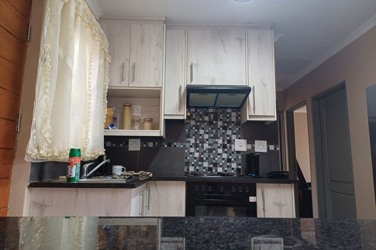 Modern 3-Bedroom Home in Ellaton, Klerksdorp – Cozy, Contemporary, and Move-In Ready - Photo 5