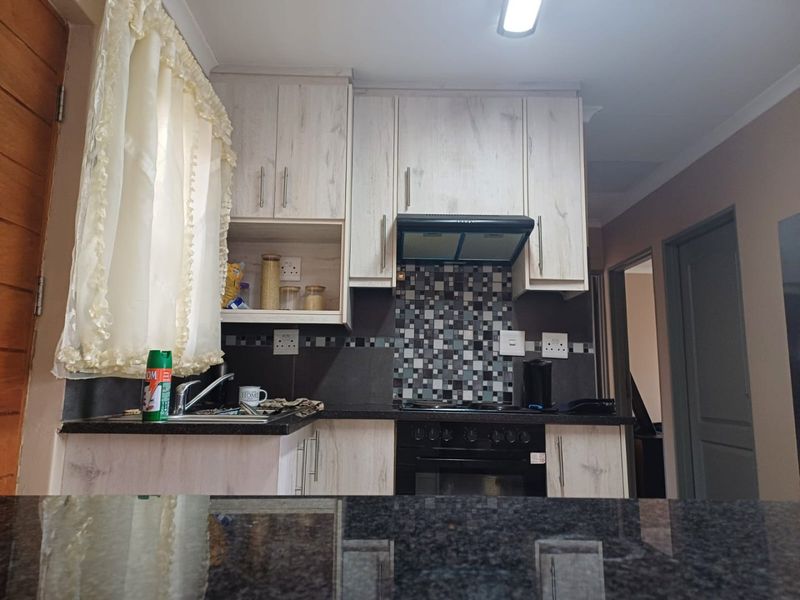 Modern 3-Bedroom Home in Ellaton, Klerksdorp – Cozy, Contemporary, and Move-In Ready - Photo 5