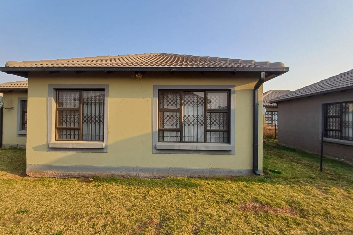 Modern 3-Bedroom Home in Ellaton, Klerksdorp – Cozy, Contemporary, and Move-In Ready - Photo 3