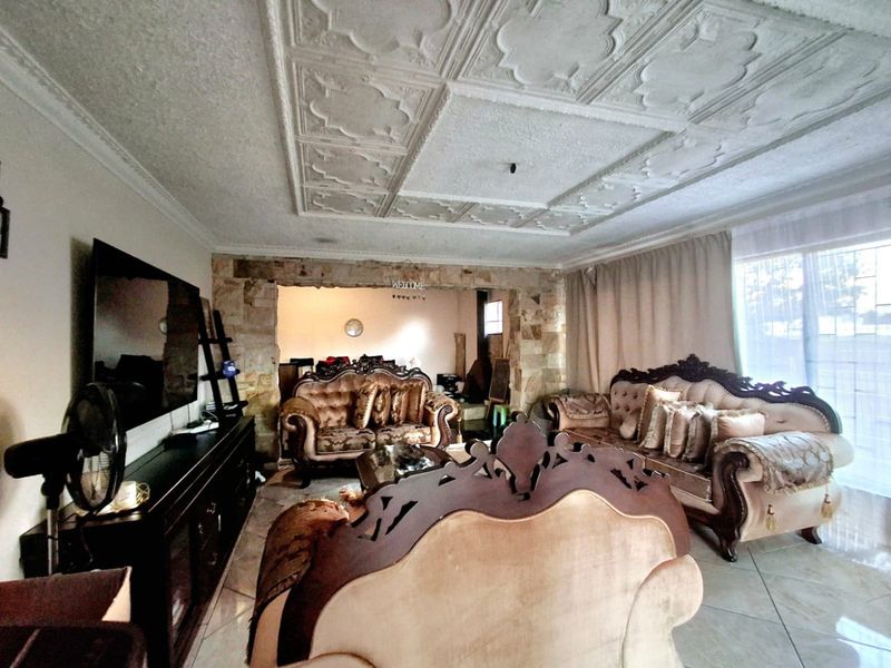 5-Bedroom Home You Don’t Want to Miss in Summepride For sale - Photo 10