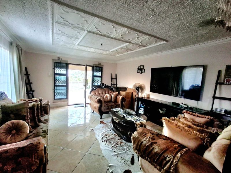 5-Bedroom Home You Don’t Want to Miss in Summepride For sale - Photo 8