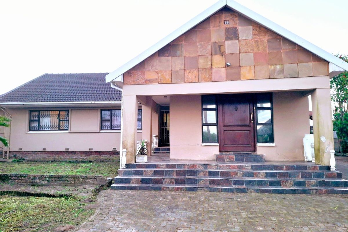 5-Bedroom Home You Don’t Want to Miss in Summepride For sale - Photo 3