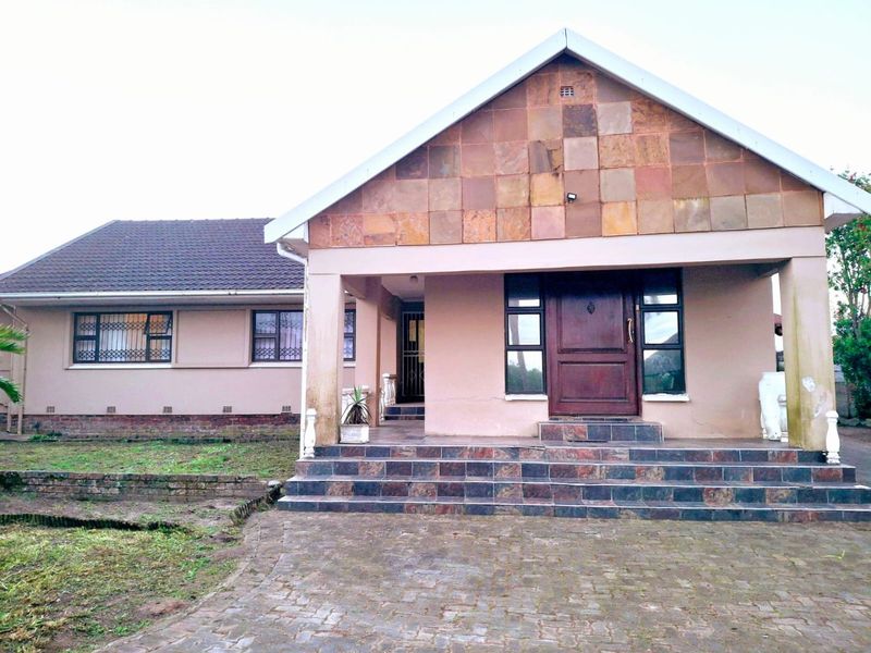 5-Bedroom Home You Don’t Want to Miss in Summepride For sale - Photo 3