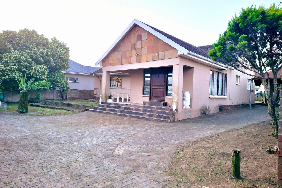 5-Bedroom Home You Don’t Want to Miss in Summepride For sale - Photo 2